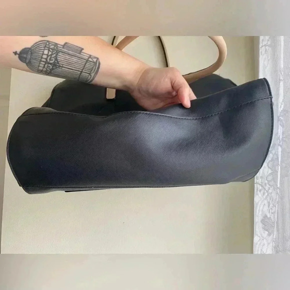 G by Guess Tote Black with Tan Detail Pebbled Leather Travel Bag Shoulder Bag - Picture 11 of 16